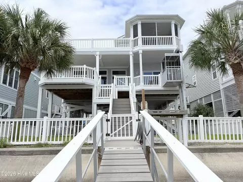 12 Pender St, Ocean Isle Beach, NC 28469
