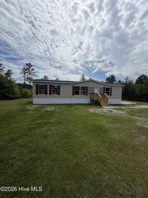 155 Crown Point Dr, Riegelwood, NC 28456