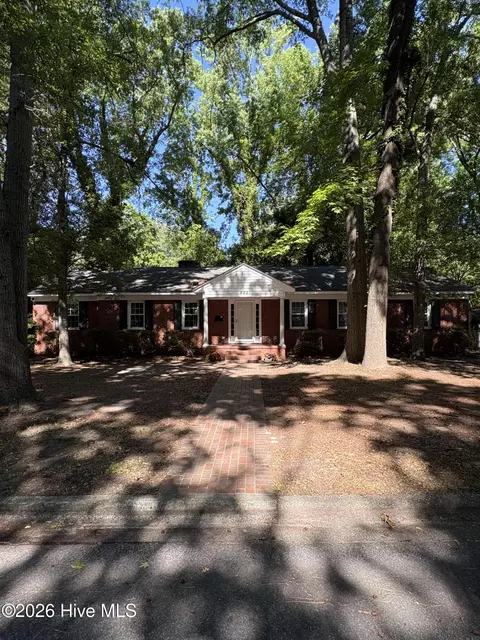 802 Forest Hill Cir, Greenville, NC 27858