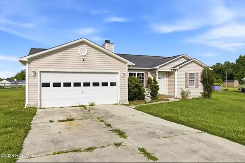 105 Starkys Creek Ct, Maysville, NC 28555