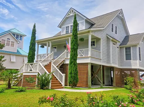 141 East Dr, Harkers Island, NC 28531