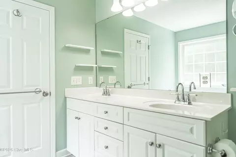 Bath - 4 Sawmill Ct, Pinehurst, NC 28374 photo 5 of 9