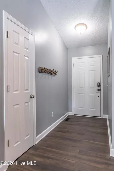 Entry Way - 4 Sawmill Ct, Pinehurst, NC 28374 photo 1 of 7