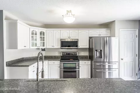 Kitchen - 4 Sawmill Ct, Pinehurst, NC 28374 photo 3 of 14