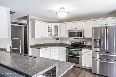 Kitchen - 4 Sawmill Ct, Pinehurst, NC 28374 photo 2 of 14