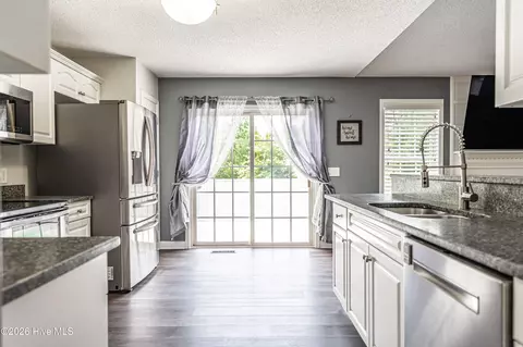 Kitchen - 4 Sawmill Ct, Pinehurst, NC 28374 photo 4 of 14