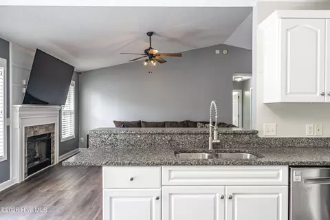Kitchen - 4 Sawmill Ct, Pinehurst, NC 28374 photo 7 of 14