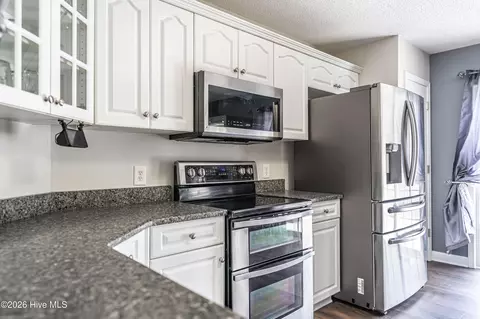 Kitchen - 4 Sawmill Ct, Pinehurst, NC 28374 photo 5 of 14