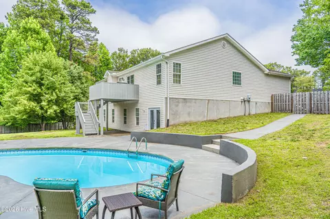 Exterior - 4 Sawmill Ct, Pinehurst, NC 28374 photo 7 of 15