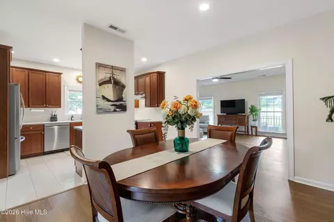 Dining - 122 Circle Dr, Hampstead, NC 28443 photo 5 of 6
