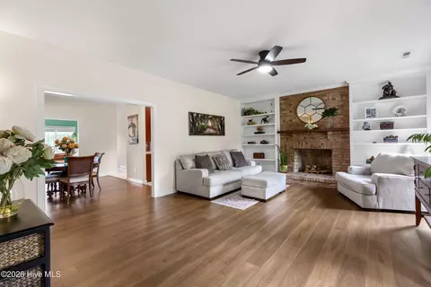 Living - 122 Circle Dr, Hampstead, NC 28443 photo 1 of 2