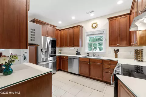 Kitchen - 122 Circle Dr, Hampstead, NC 28443 photo 3 of 4