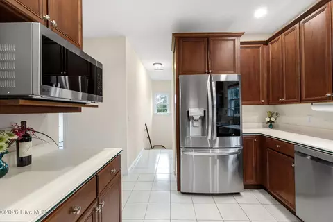 Kitchen - 122 Circle Dr, Hampstead, NC 28443 photo 4 of 4