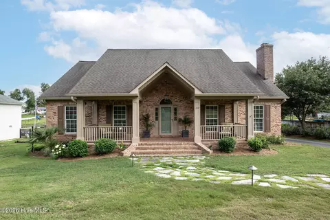 Exterior - 122 Circle Dr, Hampstead, NC 28443 photo 3 of 24
