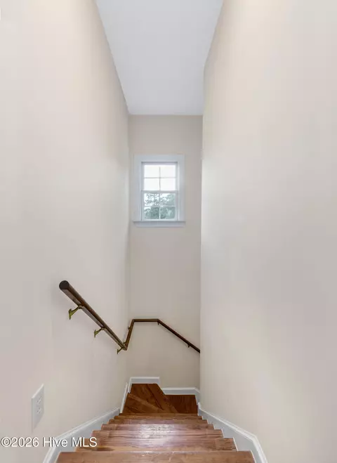 Entry Way - 122 Circle Dr, Hampstead, NC 28443 photo 5 of 5
