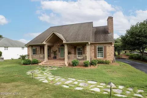 Exterior - 122 Circle Dr, Hampstead, NC 28443 photo 2 of 24