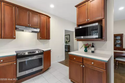 Kitchen - 122 Circle Dr, Hampstead, NC 28443 photo 2 of 4
