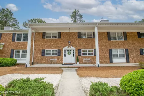 333 Driftwood Cir # 208, Southern Pines, NC 28387