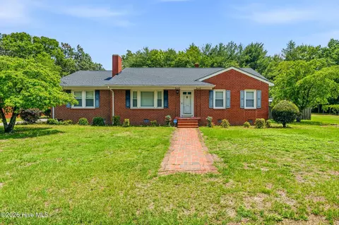 164 Gibbons St, Hamlet, NC 28345