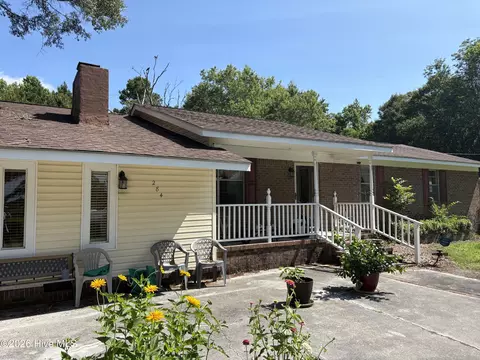 284 Laurel Rd, Beaufort, NC 28516