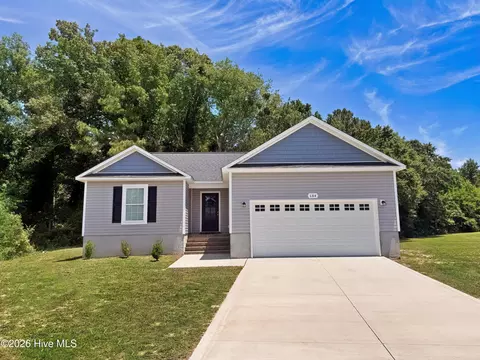 604 Sonata Ct, Richlands, NC 28574