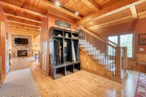 Entry Way - 130 Mallard Cir, Murphy, NC 28906 photo 2 of 3