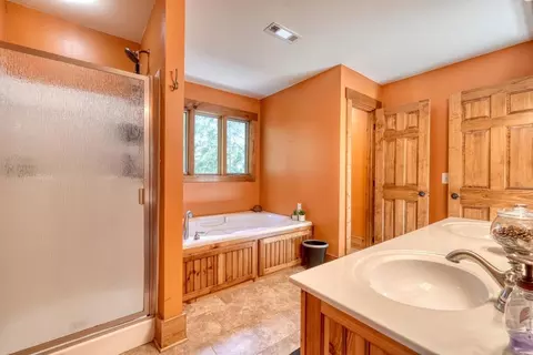 Bath - 130 Mallard Cir, Murphy, NC 28906 photo 2 of 4