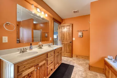 Bath - 130 Mallard Cir, Murphy, NC 28906 photo 3 of 4