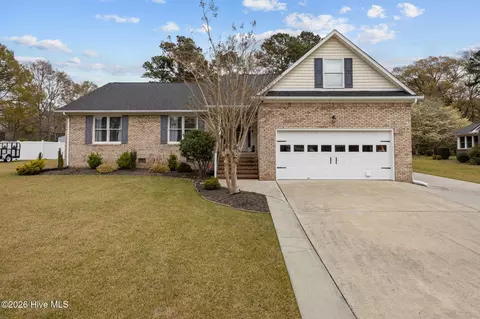 216 Pinewood Dr, New Bern, NC 28562