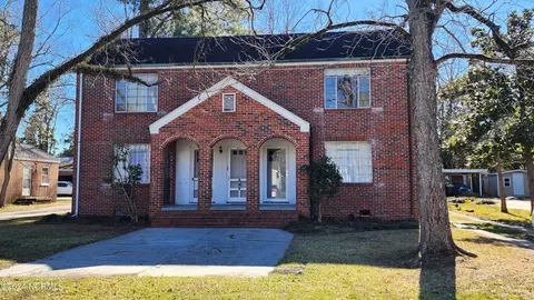112 E Calhoun St, Whiteville, NC 28472