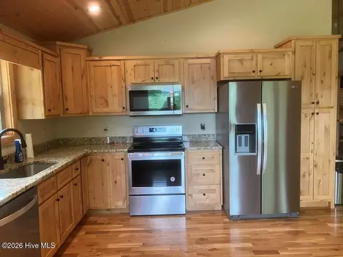 Kitchen - 86 Point Overlook Trl, Murphy, NC 28906 photo 2 of 2