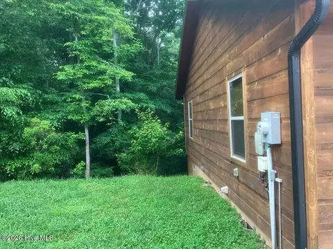 Exterior - 86 Point Overlook Trl, Murphy, NC 28906 photo 5 of 11