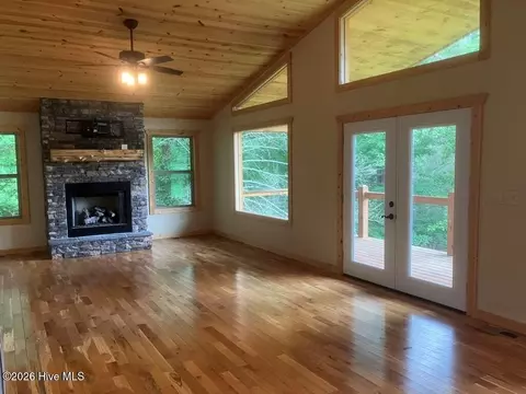 Living - 86 Point Overlook Trl, Murphy, NC 28906 photo 4 of 6