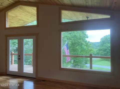 Living - 86 Point Overlook Trl, Murphy, NC 28906 photo 5 of 6