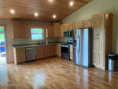 Kitchen - 86 Point Overlook Trl, Murphy, NC 28906 photo 1 of 2