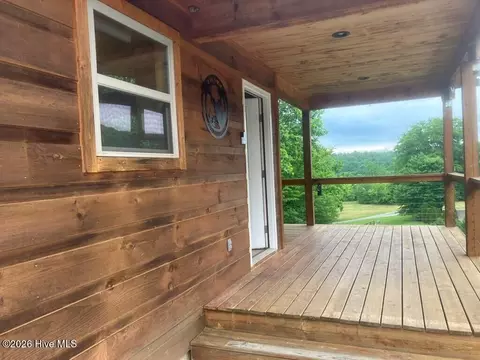 Exterior - 86 Point Overlook Trl, Murphy, NC 28906 photo 2 of 11