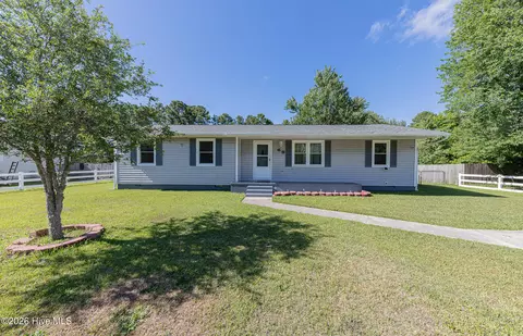 69 Sanders Dr, Hubert, NC 28539