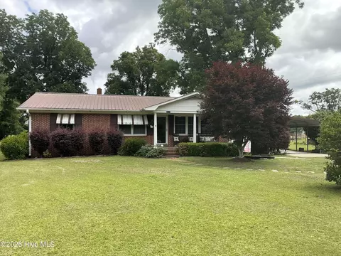 1262 Richardson Rd, Bladenboro, NC 28320