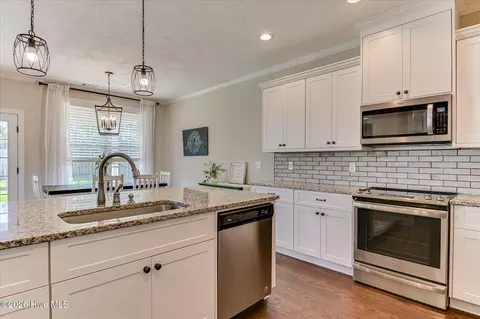 Kitchen - 587 Bunchgrass St, Evans, GA 30809 photo 5 of 8