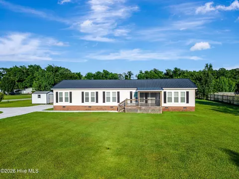 106 Meeting House Dr, Hubert, NC 28539