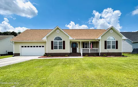 204 Star Gazer Ct, Richlands, NC 28574