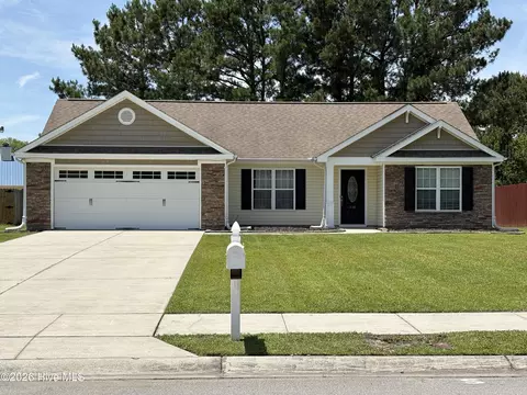 210 Jasmine Ln, Jacksonville, NC 28546