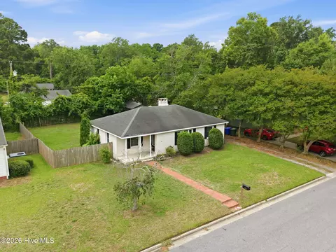 2702 Jackson Dr, Greenville, NC 27858