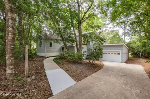 121 White Ash Dr, Pine Knoll Shores, NC 28512