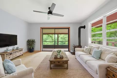 Living - 158 Mountain Stream Rd, Murphy, NC 28906 photo 2 of 4