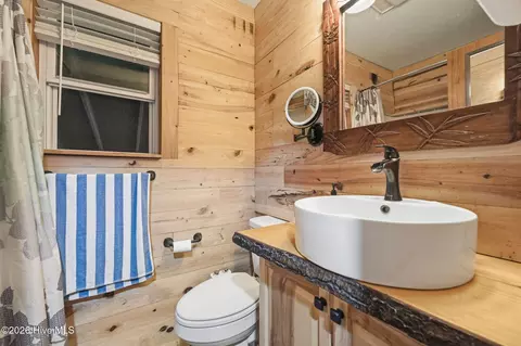 Bath - 158 Mountain Stream Rd, Murphy, NC 28906 photo 1 of 2