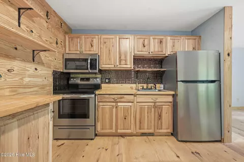 Kitchen - 158 Mountain Stream Rd, Murphy, NC 28906 photo 2 of 2