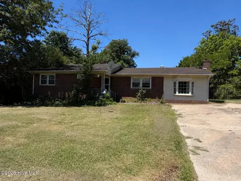 1116 Riverside Cir, Spring Lake, NC 28390