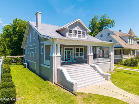 206 S King St, Windsor, NC 27983