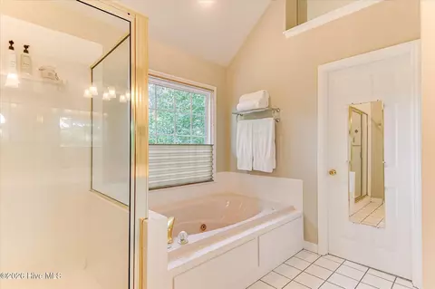 Bath - 781 Sparkleberry Rd, Evans, GA 30809 photo 3 of 10